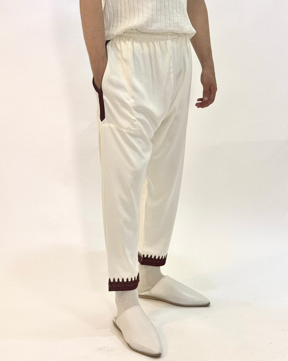 Pantalon Imran blanc et bordeau