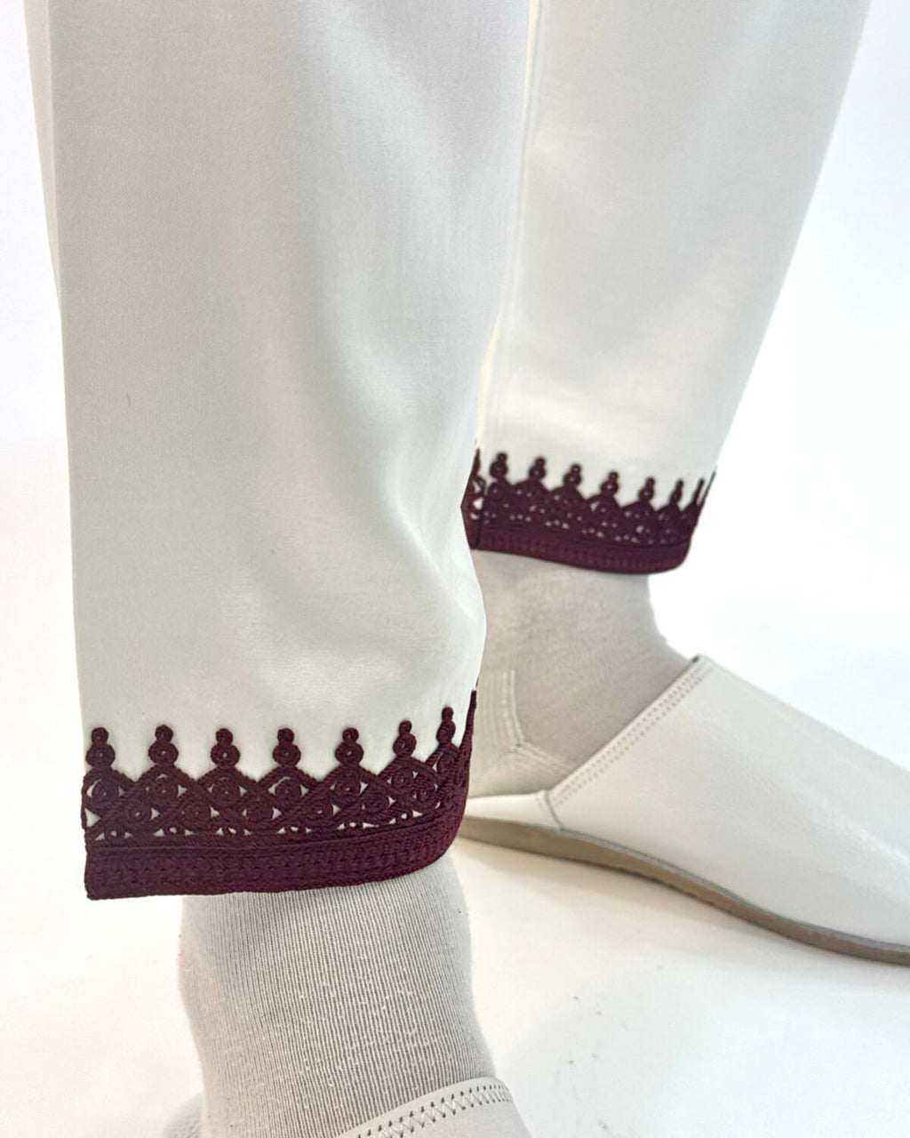 Pantalon Imran blanc et bordeau